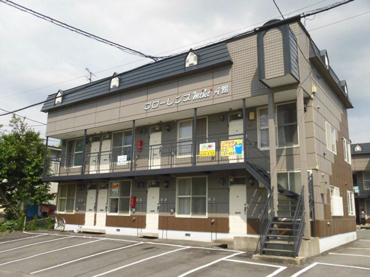 フローレンスミキA館の外観