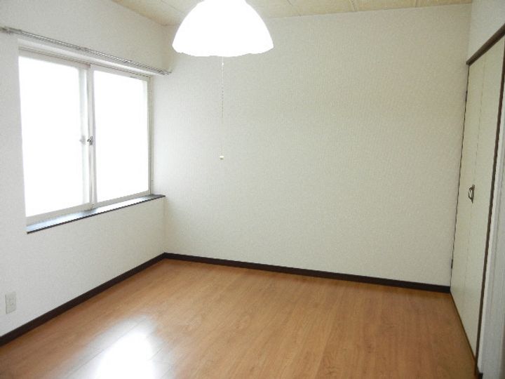 フローレンスミキA館の居間