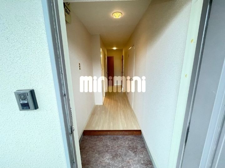 ドミール藤治の玄関