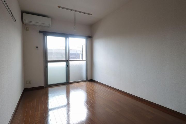 ソレアード旭町の居間