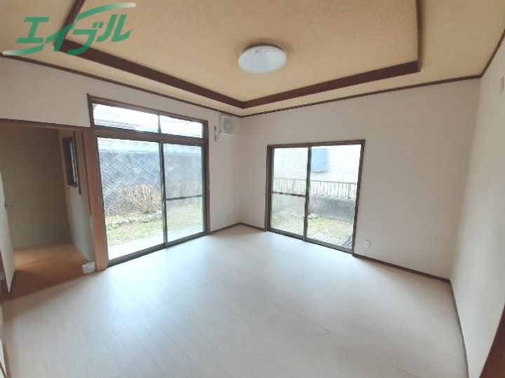 三重県名張市つつじが丘北2番町(一戸建)の賃貸物件の居間