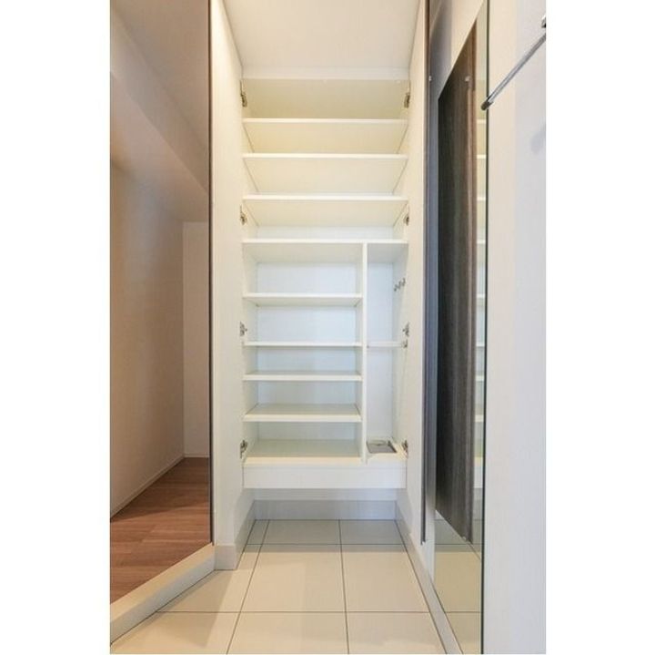 コンフォリア・リヴ木場の玄関