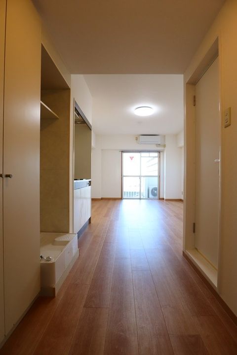 神奈川県伊勢原市東成瀬(マンション)の賃貸物件の玄関