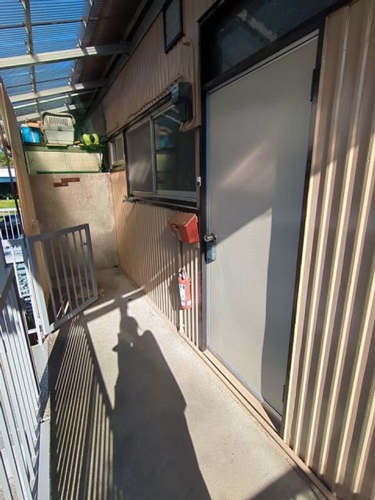 新海荘(奥)の玄関