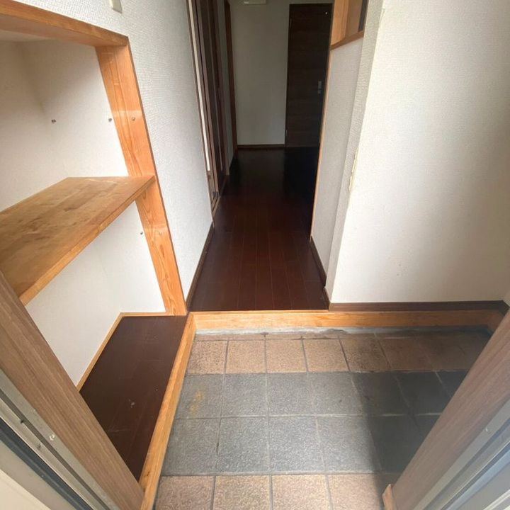 ボヌール城東町の玄関