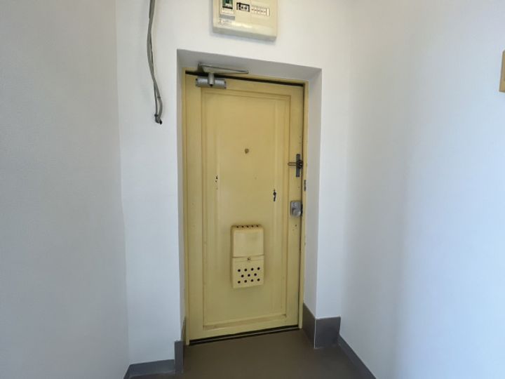 ハイツフレンド元島名の玄関