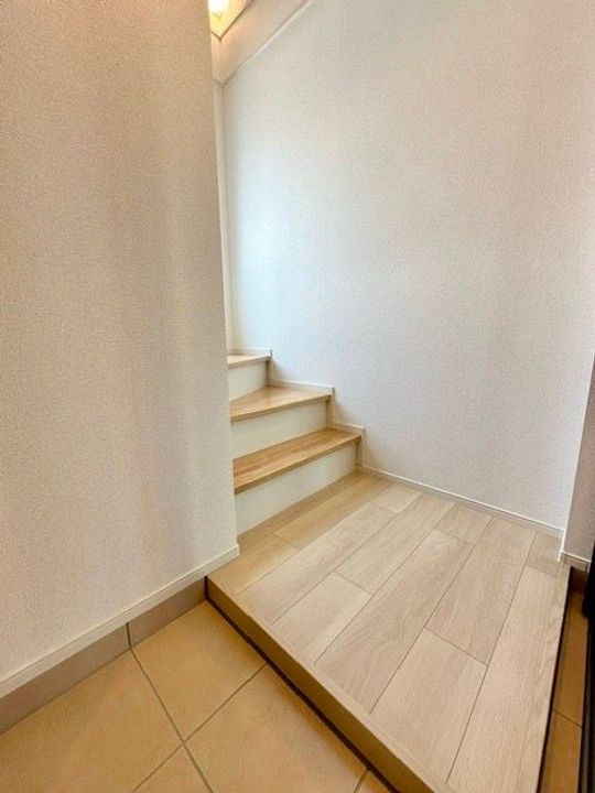 大阪府寝屋川市東神田町(一戸建)の賃貸物件の玄関