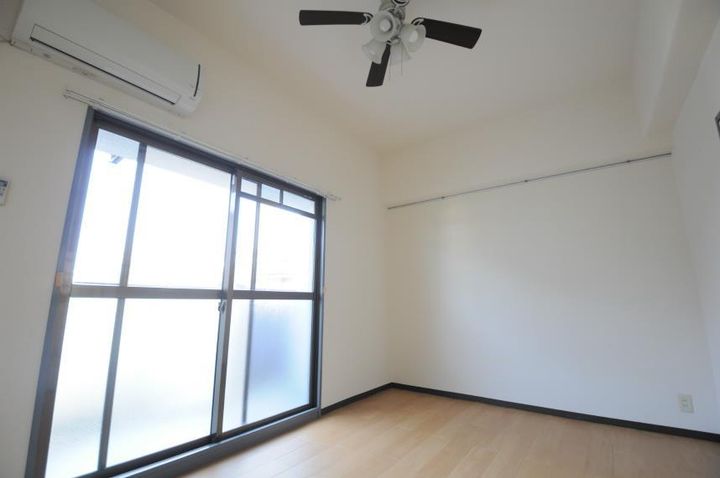 パレ・ドール萩原の居間