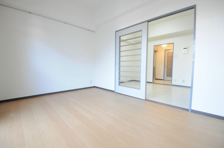 パレ・ドール萩原の居間