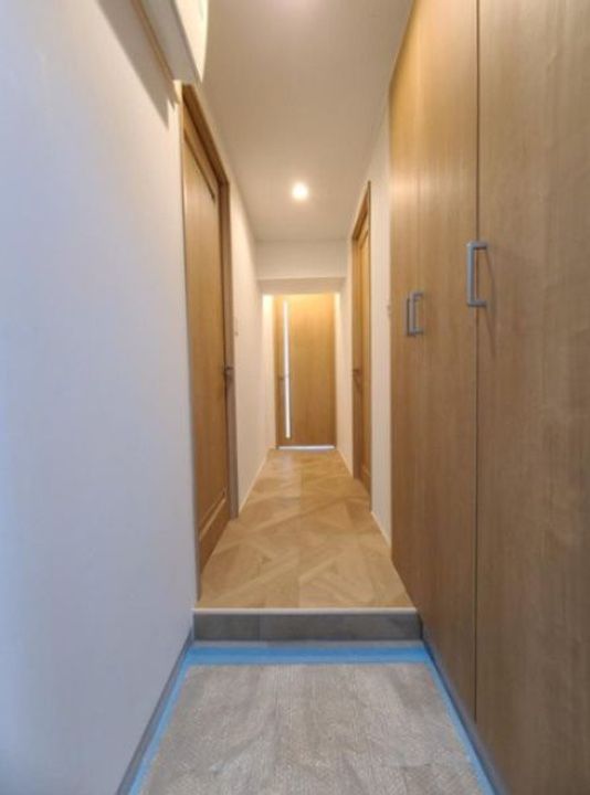 上野ロイヤルハイツの玄関