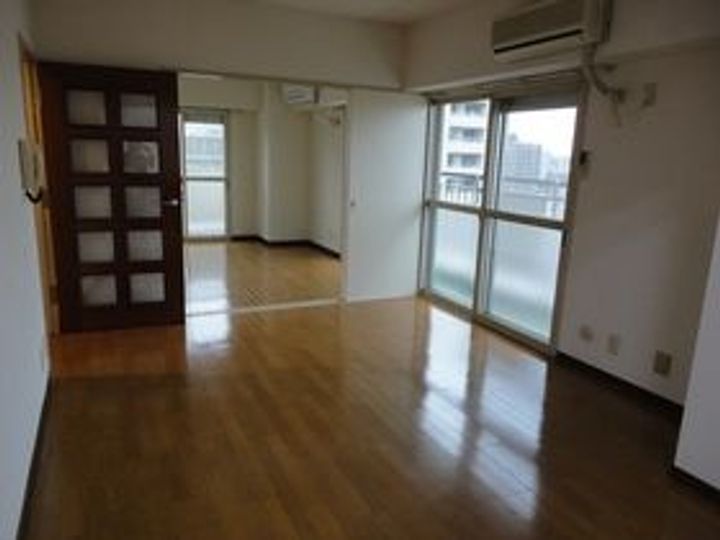 上野ロイヤルハイツの居間