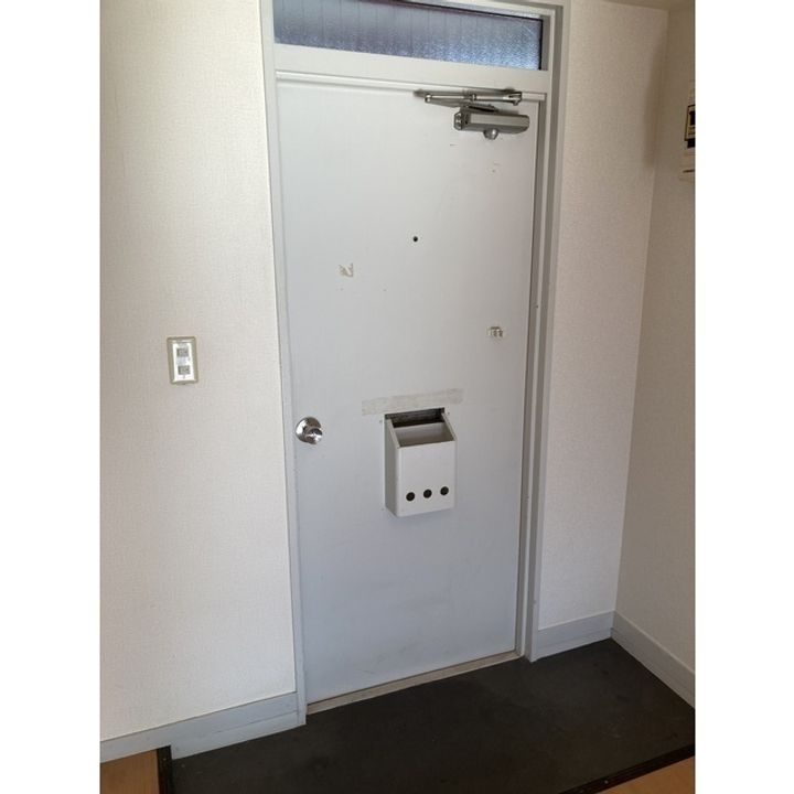 ブルーベイhonjo3の玄関