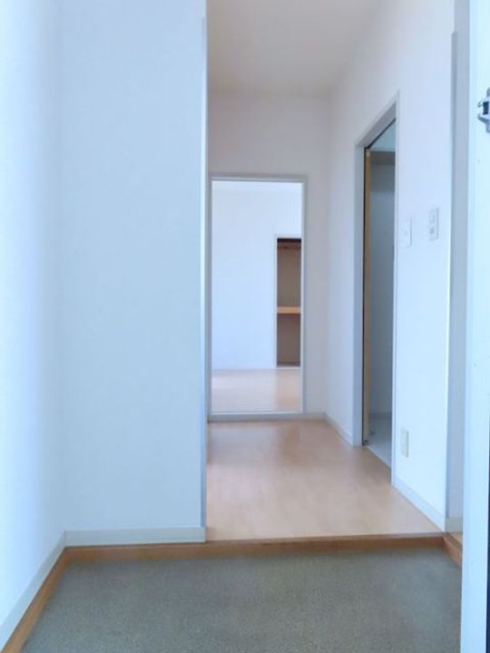 ハイツ定栄 D棟の玄関