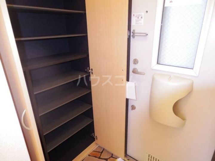 ウィルコート Aの玄関