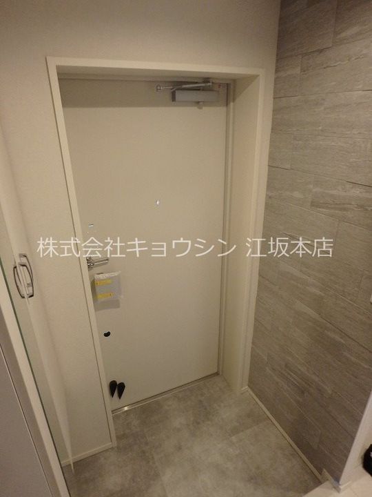 大阪府吹田市江の木町(マンション)の賃貸物件の玄関