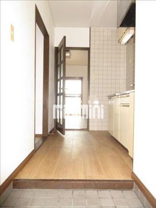 シャトー横山壱番館の玄関