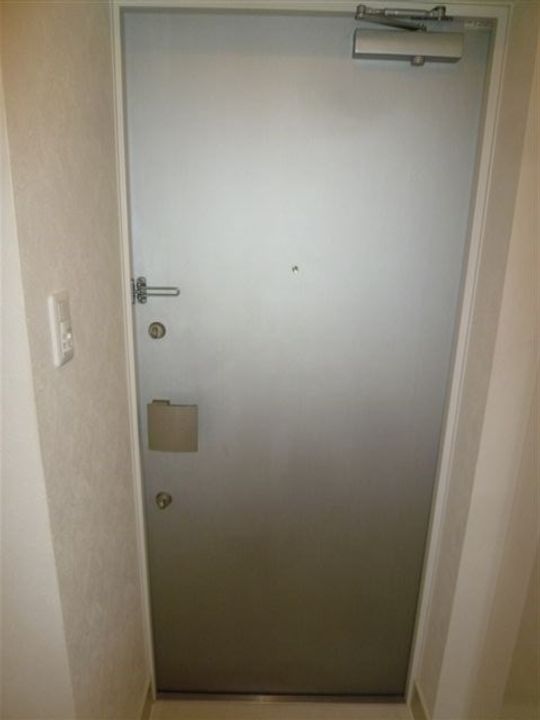 東京都中野区中央3(マンション)の賃貸物件の玄関