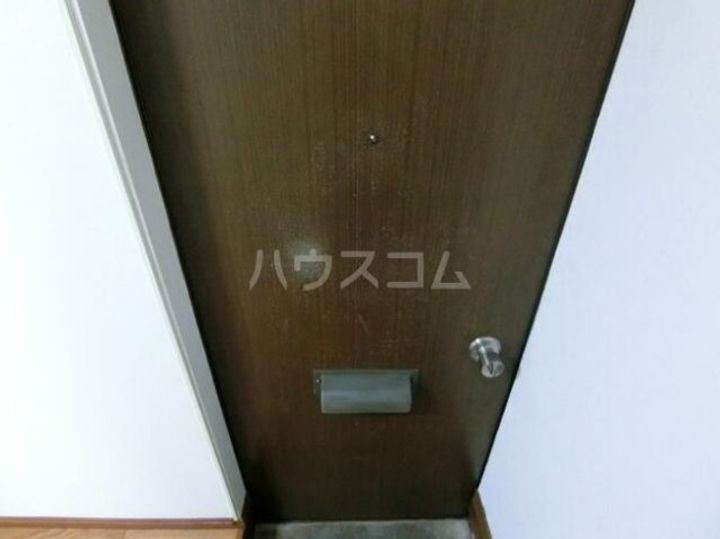 金井荘の玄関