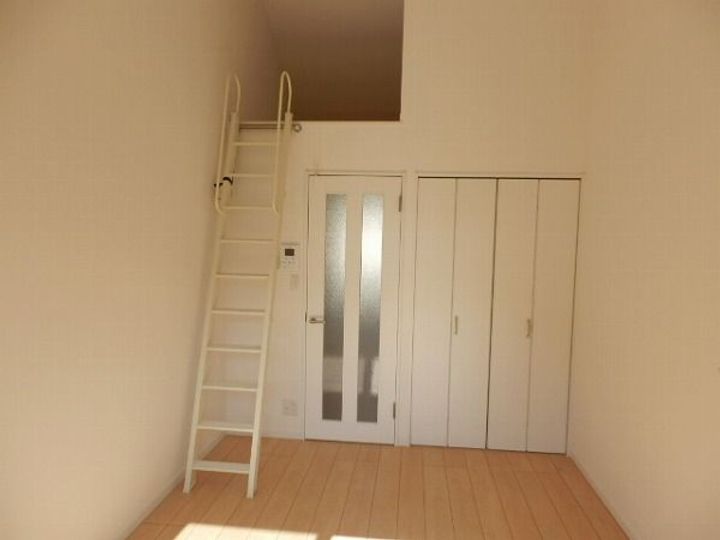 M.Y.グランディスの居間