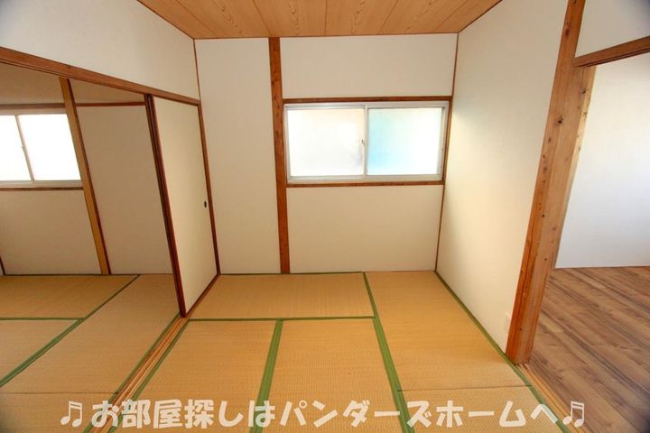 森アパートの居間