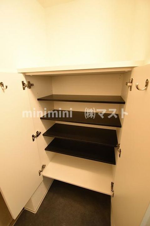 セレニテ堺筋本町リアンの玄関