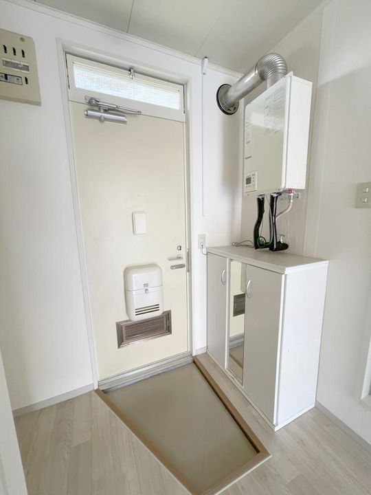 ジュネス春日の玄関