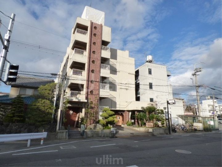 マンション中川の外観