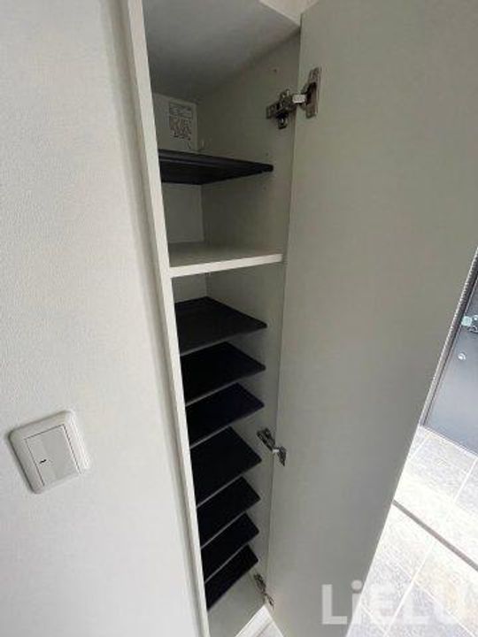 ガーデンパーク八本松Aの玄関