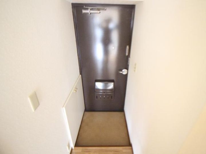 渋谷ビルの玄関