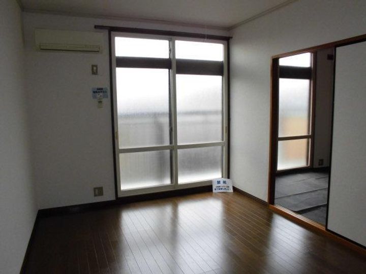 シティハイムエスポアールA棟の居間