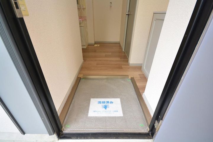 ハイツハーモニーの玄関