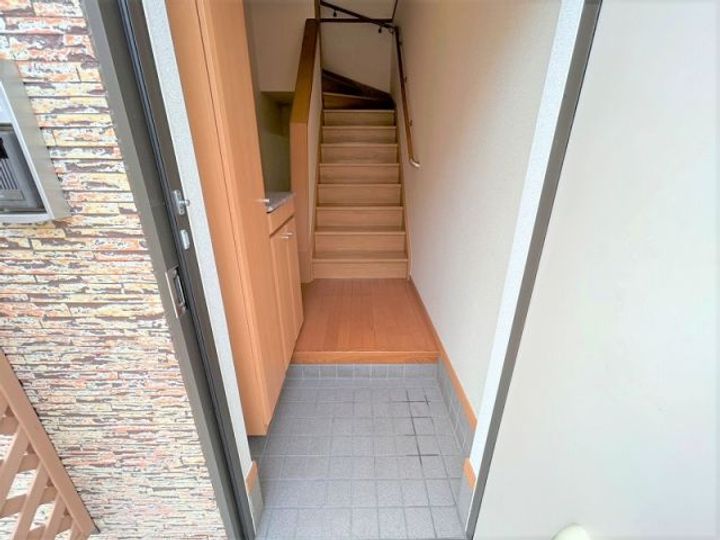 ライフコート鏡Aの玄関