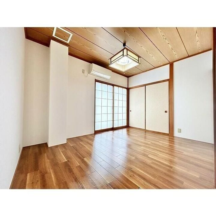 大岡リバーサイドマンションの居間
