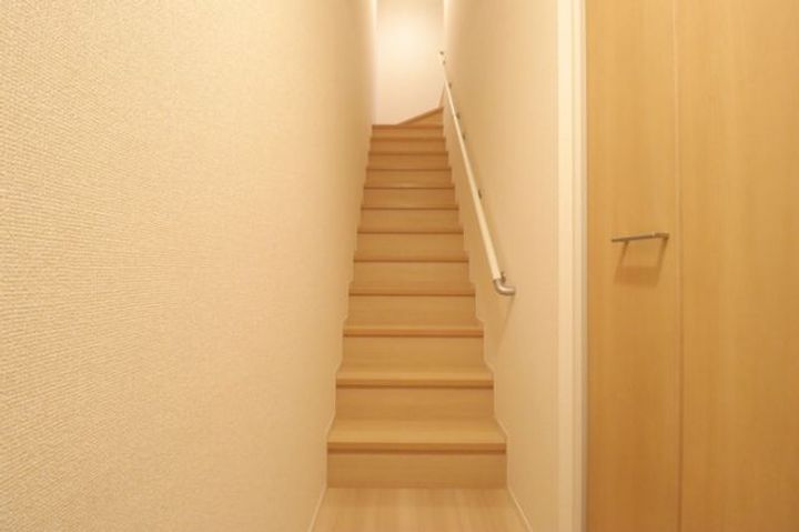 埼玉県吉川市美南3(アパート)の賃貸物件の玄関