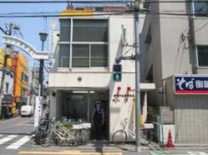 メゾンビーの周辺