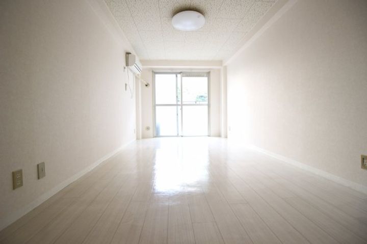 メゾン朝日 八戸ノ里の居間