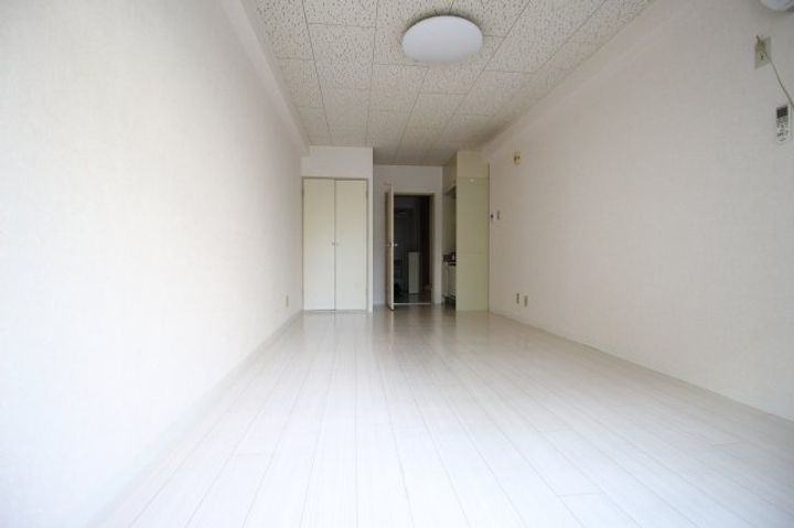 メゾン朝日 八戸ノ里の居間