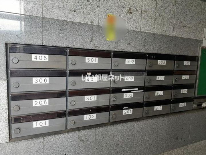 サンメゾン忍海の地図