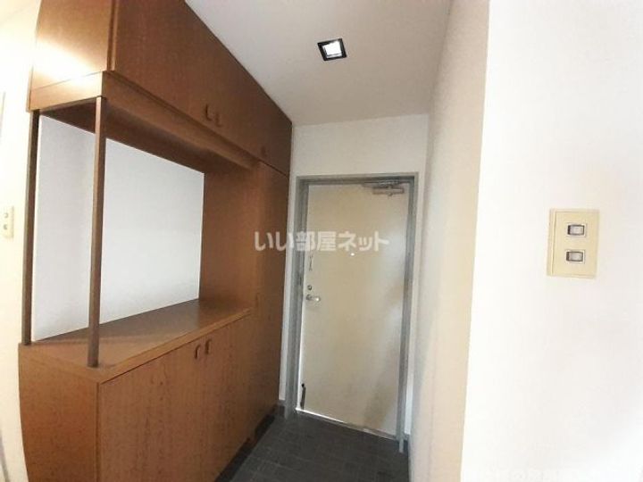 サンメゾン忍海の玄関