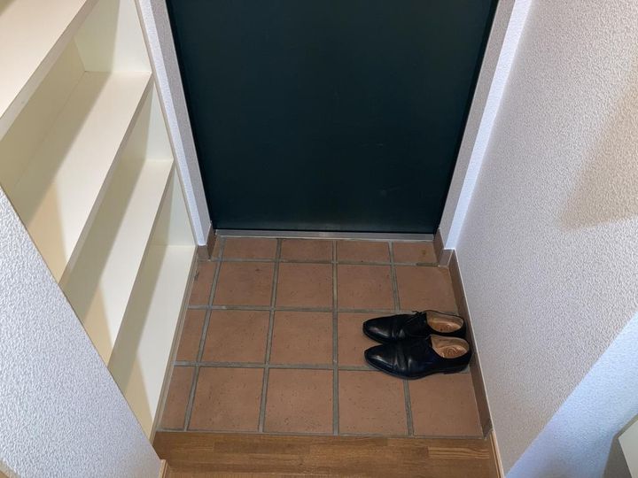 木町通一丁目レジデンスの玄関