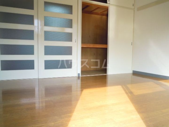 菊屋マンションの居間