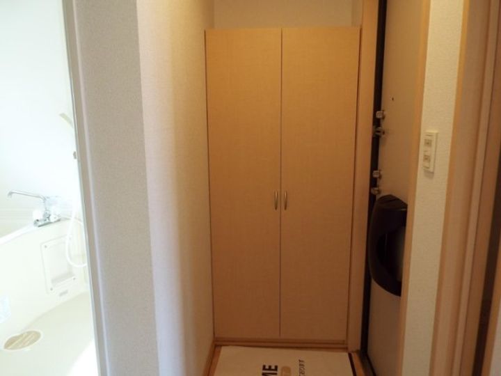 クレセント北峰 A棟の玄関