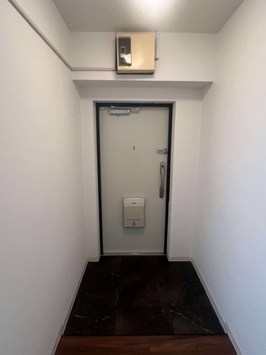 秀和第二南平台レジデンスの玄関