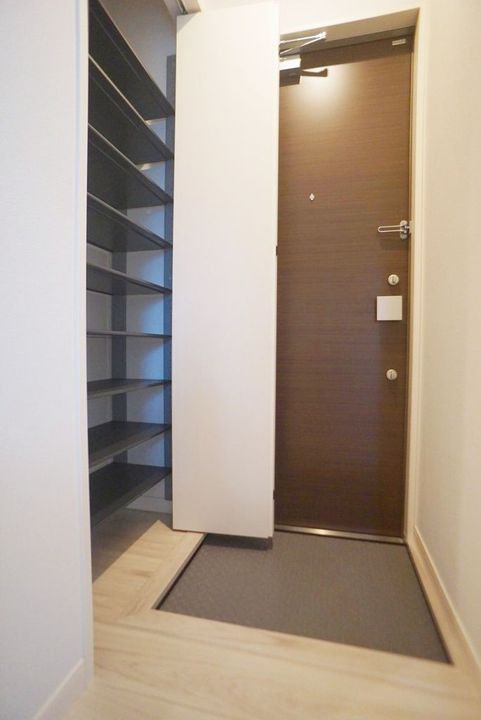 オーバル ウイングの玄関