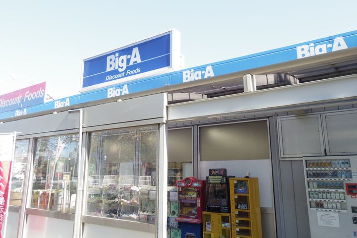 ユイ・アルブールVIの周辺