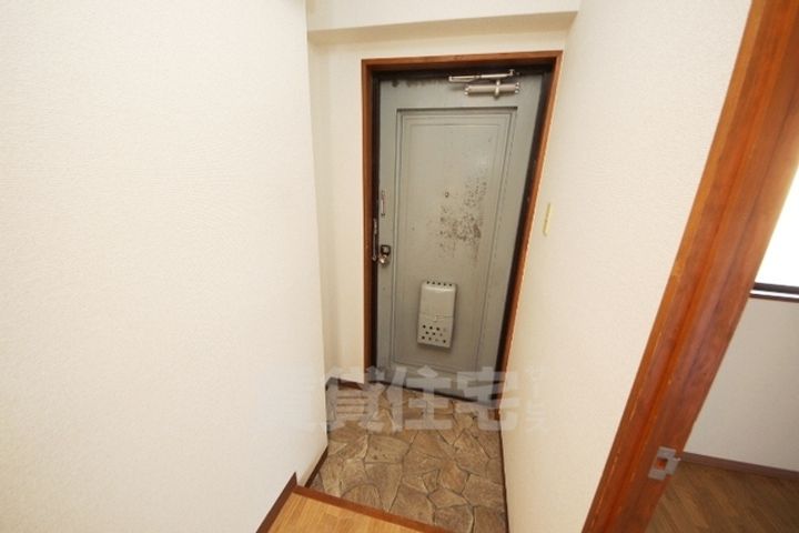 奈良県生駒市辻町(マンション)の賃貸物件の玄関