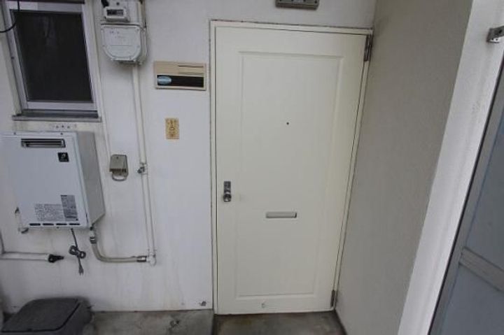 矢野ビルの玄関