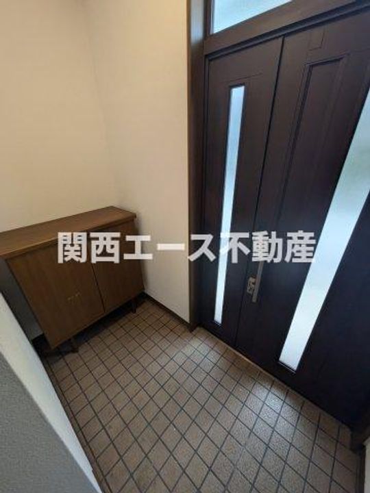 大阪府大東市泉町1(一戸建)の賃貸物件の玄関
