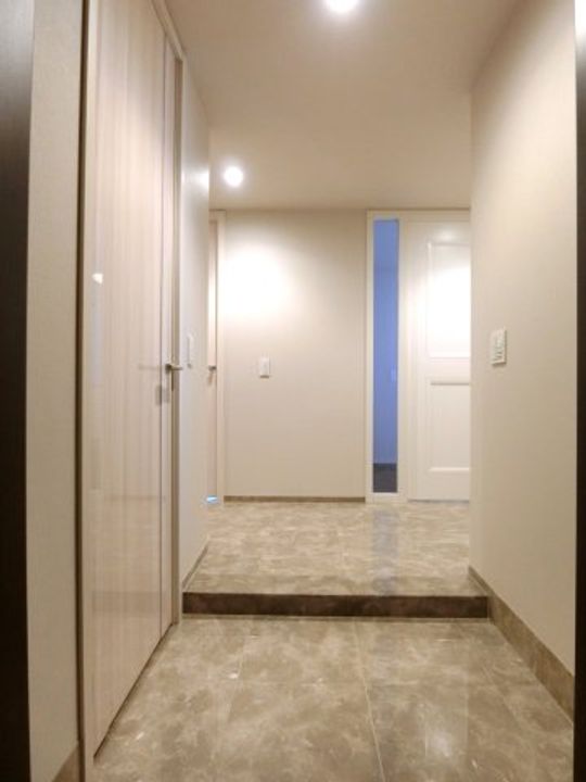 ザ・パークハウス白金二丁目タワーの玄関