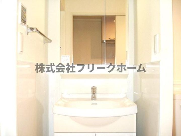 東京都武蔵野市境南町2の賃貸マンションの内装